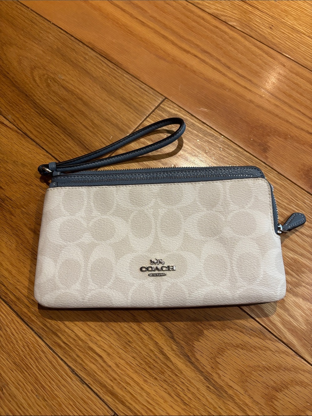 New! Coach Pebbled leather double zip wristlet Wallet. - Picture 4 of 12